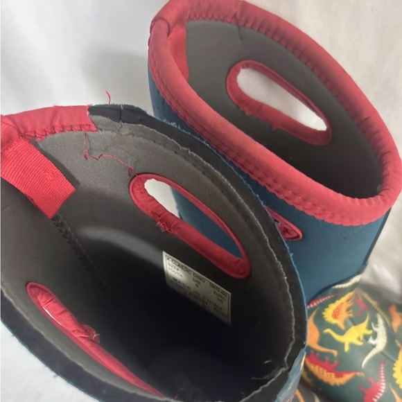 Bogs K Classic Youth Size 5 Dino Rain Boot Pull On waterproof Flaw - Picture 3 of 15